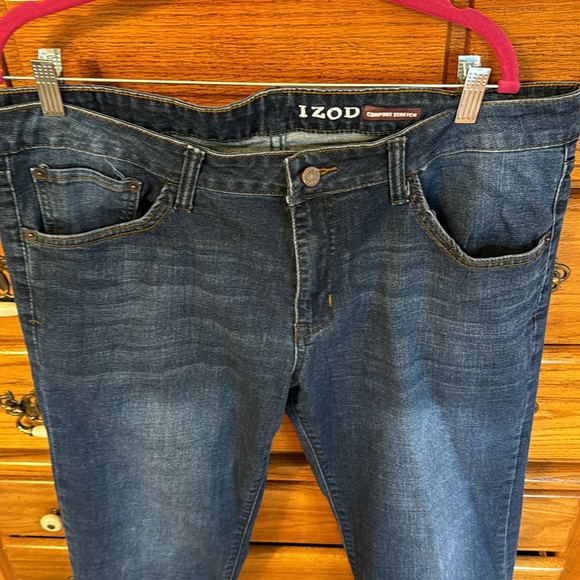 IZOD MEN’S COMFORT STRETCH Straight Fit Jeans - Picture 6 of 7